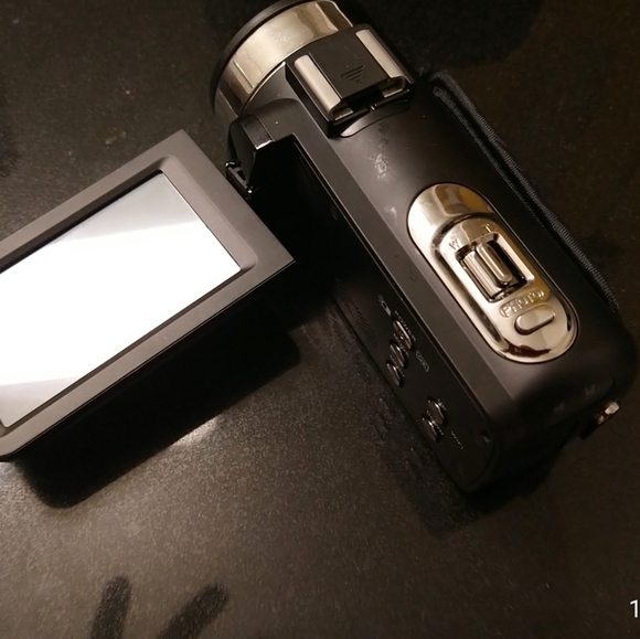 **NEVER USED** DVC camcorder with accessories! - Picture 2 of 15